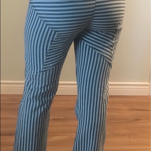 Pin striped flared denim jeans with booty star - Picture 4 of 6